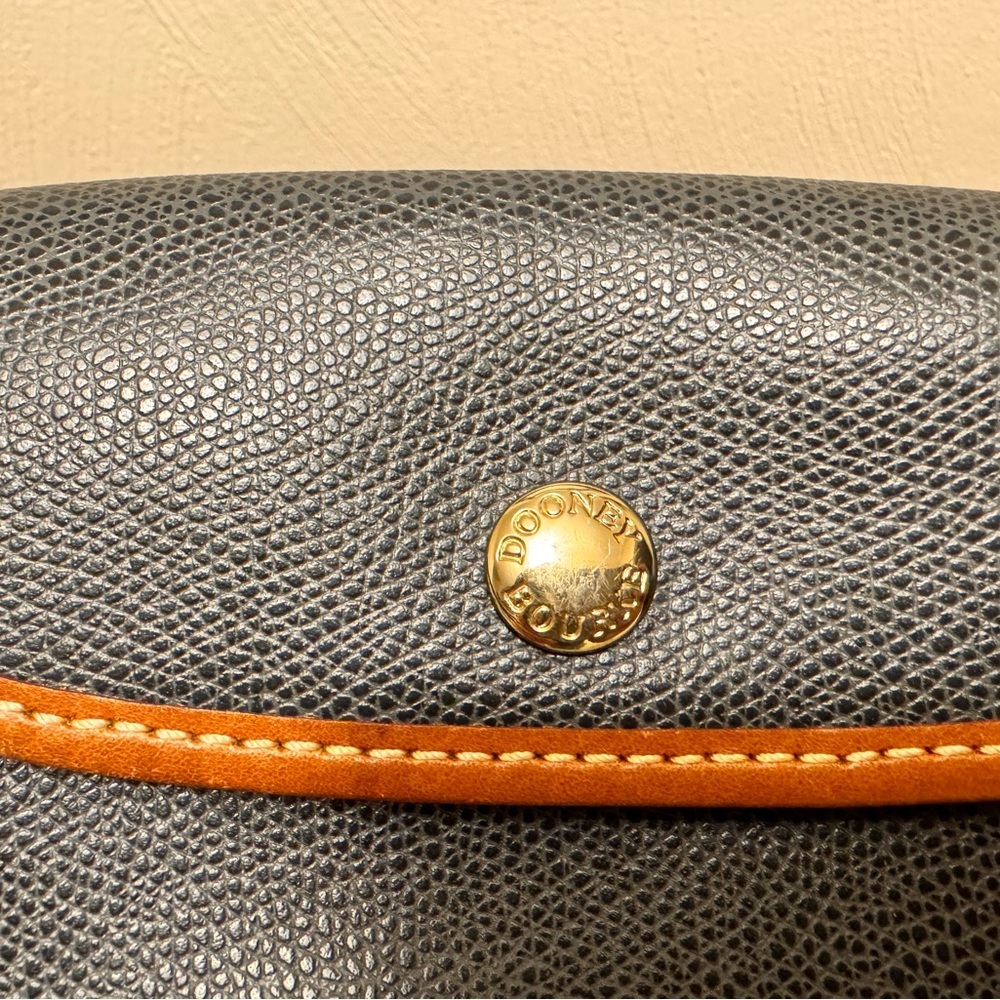 DOONEY & BOURKE Pebbled Leather Snap Wristlet  Black with Tan Trim EUC - Picture 2 of 7